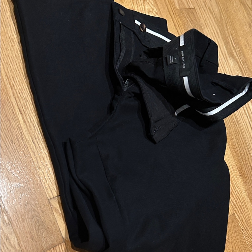 Ann Taylor Black Capri